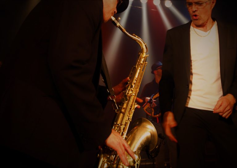 Saxophoniste performeur Alexis Gouesmel
